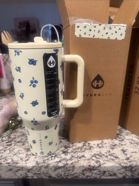 HydroJug Traveler Tumbler - Cream with Blue Berry Print